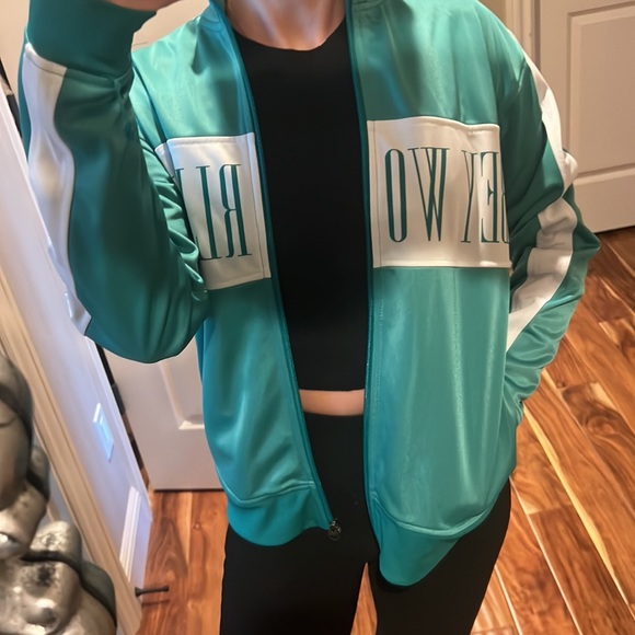 off green Obey jacket, size small, almost new, Obey Worldwide logo - Picture 6 of 6